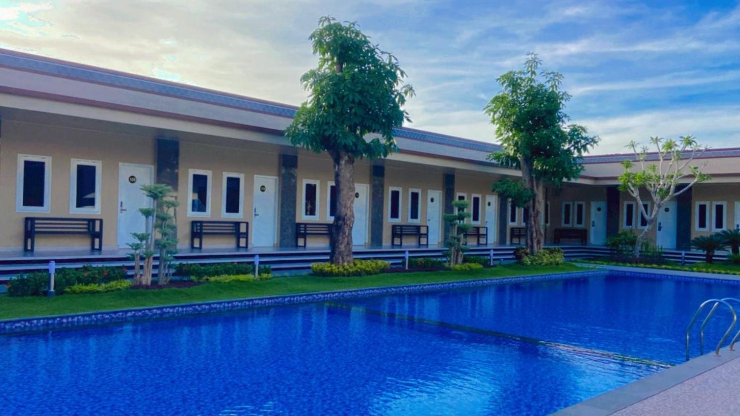 Nio Garden Hotel Sumbawa エクステリア 写真