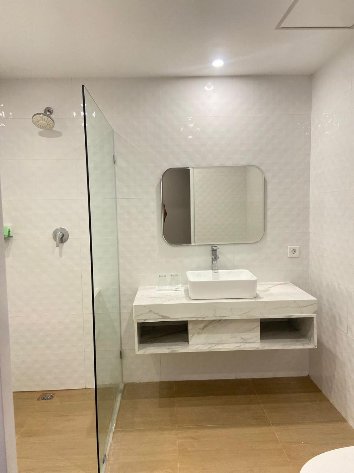 Nio Garden Hotel Sumbawa エクステリア 写真